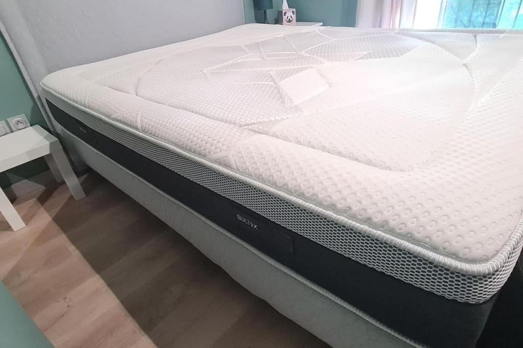 Charmant Logement Avec Jacuzzi Mantes-la-Jolie Extérieur photo