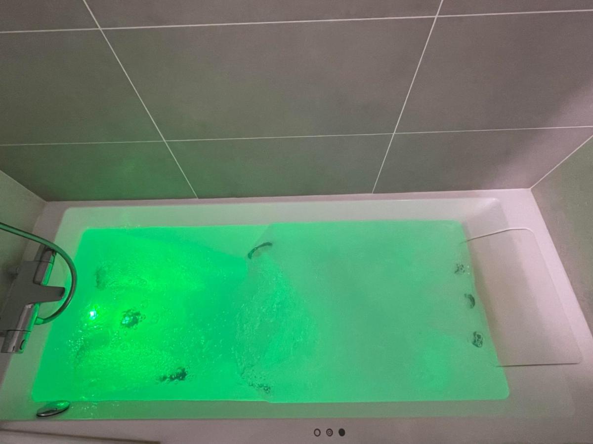 Charmant Logement Avec Jacuzzi Mantes-la-Jolie Extérieur photo