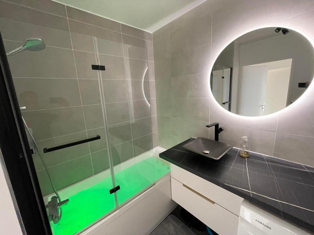 Charmant Logement Avec Jacuzzi Mantes-la-Jolie Extérieur photo